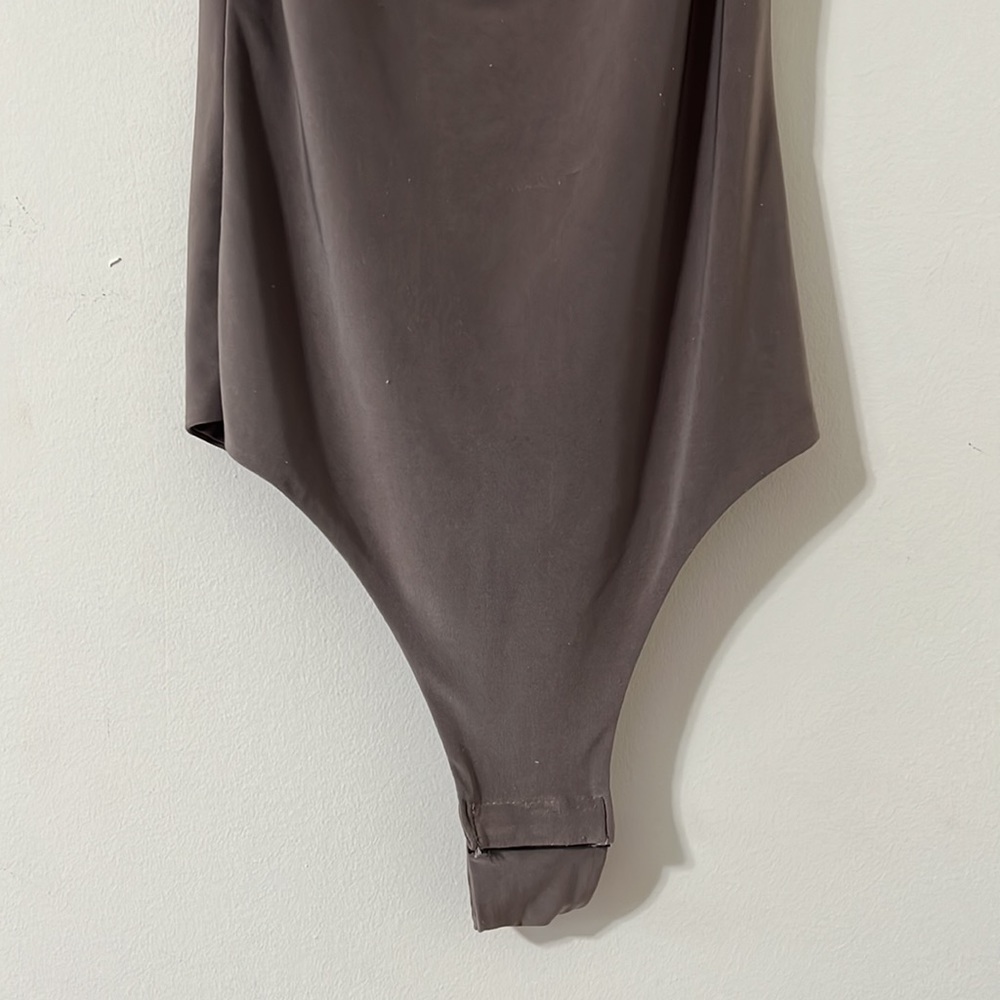 PrettyLittleThing Brown Silky Cowl Neck Spaghetti Strap Bodysuit Size 2 - Picture 3 of 8